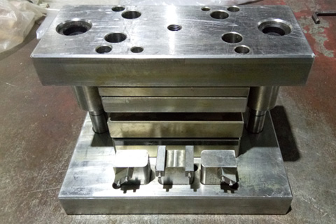 BUS BAR COMMON PIERCING TOOL